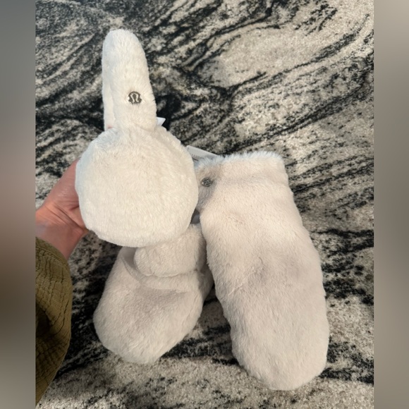 Lululemon Fleece Earmuffs/Mittens Set NWT - Picture 4 of 6